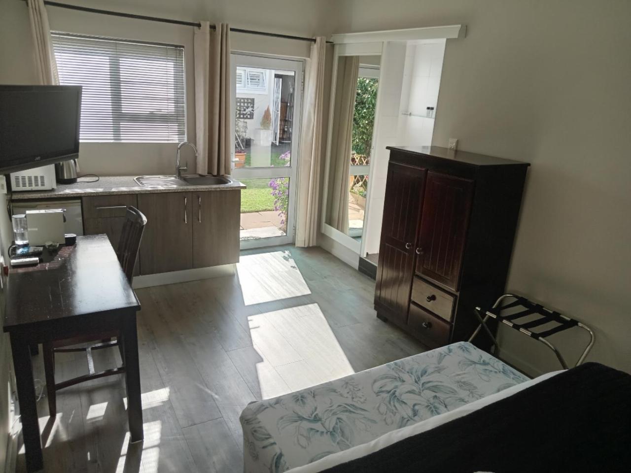 Urban Manor Bed & Breakfast Port Elizabeth Bagian luar foto