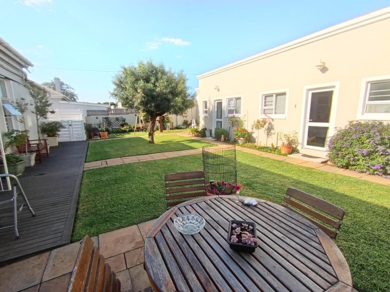 Urban Manor Bed & Breakfast Port Elizabeth Bagian luar foto